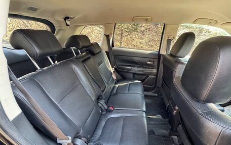 Mitsubishi Outlander III рестайлинг 3, 2017 год, 1 900 000 рублей, 24 фотография