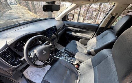 Mitsubishi Outlander III рестайлинг 3, 2017 год, 1 900 000 рублей, 25 фотография