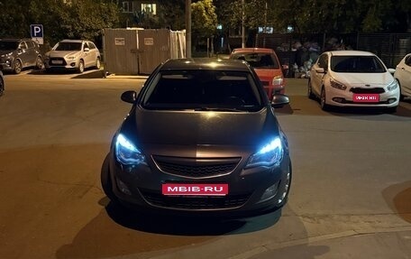 Opel Astra J, 2011 год, 850 000 рублей, 1 фотография