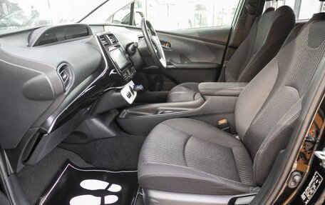 Toyota Prius IV XW50, 2016 год, 1 598 000 рублей, 13 фотография