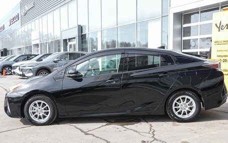 Toyota Prius IV XW50, 2016 год, 1 598 000 рублей, 10 фотография