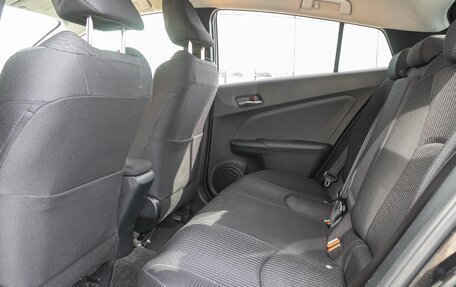 Toyota Prius IV XW50, 2016 год, 1 598 000 рублей, 14 фотография