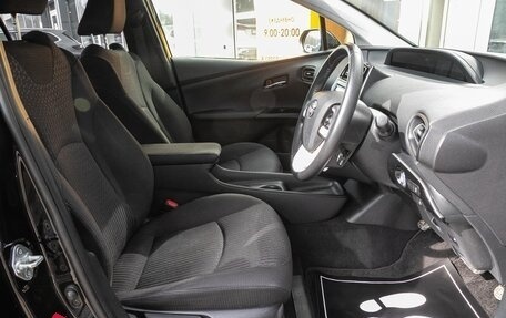 Toyota Prius IV XW50, 2016 год, 1 598 000 рублей, 18 фотография