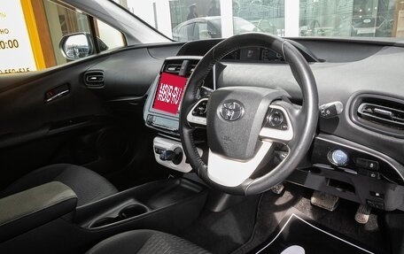 Toyota Prius IV XW50, 2016 год, 1 598 000 рублей, 17 фотография