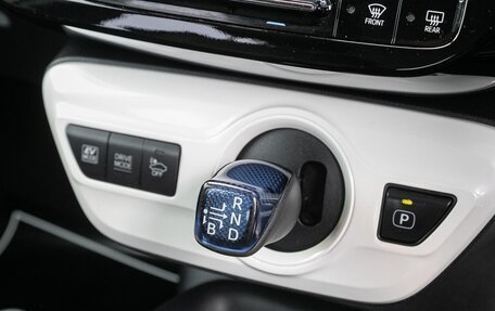 Toyota Prius IV XW50, 2016 год, 1 598 000 рублей, 19 фотография