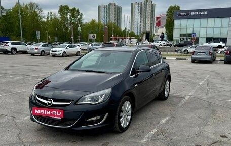Opel Astra J, 2014 год, 970 000 рублей, 2 фотография