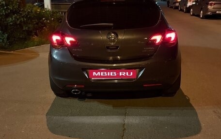 Opel Astra J, 2011 год, 850 000 рублей, 2 фотография