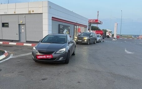 Opel Astra J, 2011 год, 850 000 рублей, 3 фотография