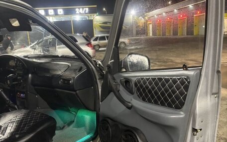 Chevrolet Niva I рестайлинг, 2003 год, 310 000 рублей, 21 фотография