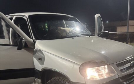 Chevrolet Niva I рестайлинг, 2003 год, 310 000 рублей, 24 фотография