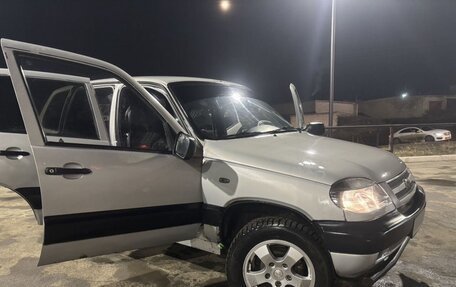 Chevrolet Niva I рестайлинг, 2003 год, 310 000 рублей, 23 фотография
