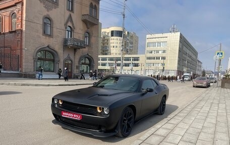 Dodge Challenger III рестайлинг 2, 2020 год, 3 900 000 рублей, 1 фотография