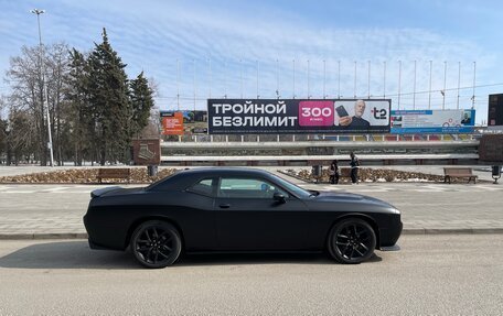 Dodge Challenger III рестайлинг 2, 2020 год, 3 900 000 рублей, 6 фотография