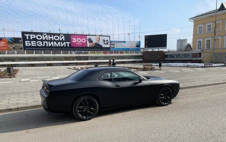 Dodge Challenger III рестайлинг 2, 2020 год, 3 900 000 рублей, 5 фотография