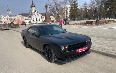 Dodge Challenger III рестайлинг 2, 2020 год, 3 900 000 рублей, 4 фотография