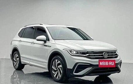 Volkswagen Tiguan II, 2022 год, 2 020 000 рублей, 3 фотография