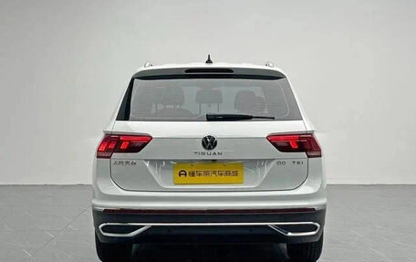 Volkswagen Tiguan II, 2022 год, 2 020 000 рублей, 5 фотография