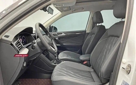 Volkswagen Tiguan II, 2022 год, 2 020 000 рублей, 6 фотография