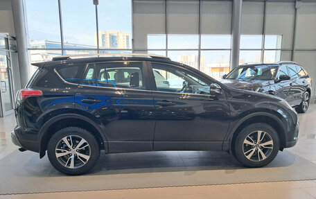 Toyota RAV4, 2018 год, 2 479 000 рублей, 4 фотография