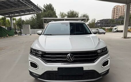 Volkswagen T-Roc I, 2022 год, 2 130 000 рублей, 2 фотография