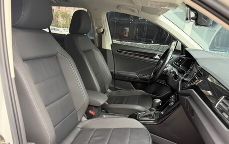 Volkswagen T-Roc I, 2022 год, 2 130 000 рублей, 11 фотография