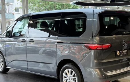 Volkswagen Multivan, 2022 год, 4 800 000 рублей, 6 фотография