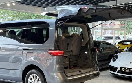 Volkswagen Multivan, 2022 год, 4 800 000 рублей, 7 фотография