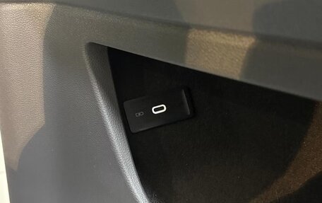 Volkswagen Multivan, 2022 год, 4 800 000 рублей, 25 фотография