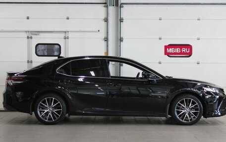 Toyota Camry, 2021 год, 3 350 000 рублей, 4 фотография