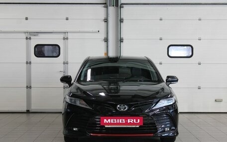 Toyota Camry, 2021 год, 3 350 000 рублей, 2 фотография