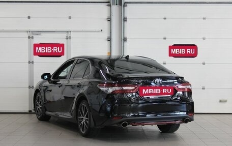 Toyota Camry, 2021 год, 3 350 000 рублей, 7 фотография