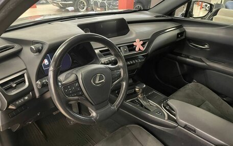 Lexus UX I, 2020 год, 2 740 000 рублей, 13 фотография