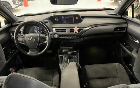 Lexus UX I, 2020 год, 2 740 000 рублей, 16 фотография