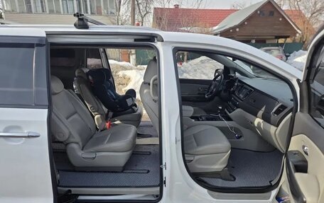 KIA Carnival III, 2018 год, 2 670 000 рублей, 10 фотография