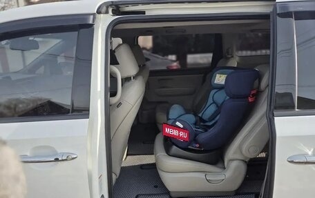 KIA Carnival III, 2018 год, 2 670 000 рублей, 7 фотография