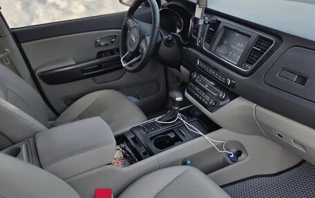 KIA Carnival III, 2018 год, 2 670 000 рублей, 12 фотография