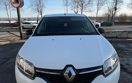 Renault Logan II, 2018 год, 600 000 рублей, 2 фотография