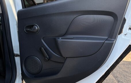 Renault Logan II, 2018 год, 600 000 рублей, 19 фотография