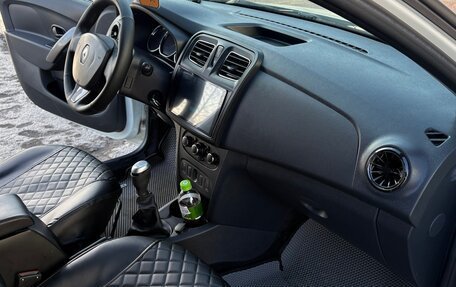 Renault Logan II, 2018 год, 600 000 рублей, 24 фотография