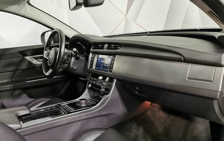 Jaguar XF II, 2017 год, 2 145 000 рублей, 13 фотография