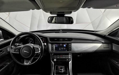 Jaguar XF II, 2017 год, 2 145 000 рублей, 14 фотография