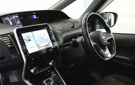 Nissan Serena IV, 2018 год, 2 250 000 рублей, 13 фотография