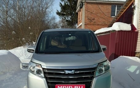 Toyota Noah III, 2014 год, 2 000 000 рублей, 1 фотография