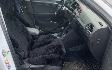 Volkswagen Tiguan II, 2020 год, 2 950 000 рублей, 3 фотография