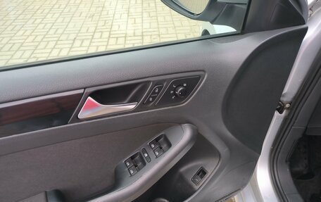 Volkswagen Jetta VI, 2012 год, 870 000 рублей, 9 фотография