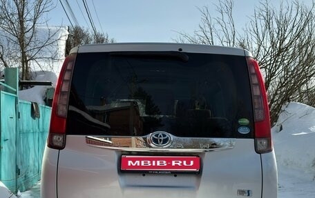 Toyota Noah III, 2014 год, 2 000 000 рублей, 3 фотография