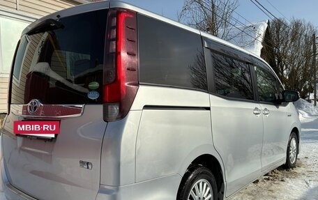 Toyota Noah III, 2014 год, 2 000 000 рублей, 11 фотография