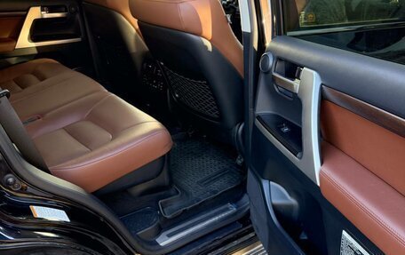 Toyota Land Cruiser 200, 2020 год, 9 450 000 рублей, 4 фотография