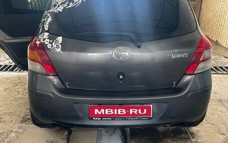 Toyota Yaris III рестайлинг, 2010 год, 850 000 рублей, 1 фотография