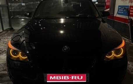 BMW 5 серия, 2004 год, 1 050 000 рублей, 1 фотография